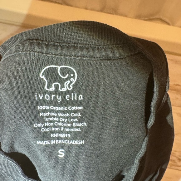 Ivory Ella Long Sleeve T-Shirt - Small - Black with Gold Elephant - Picture 7 of 7